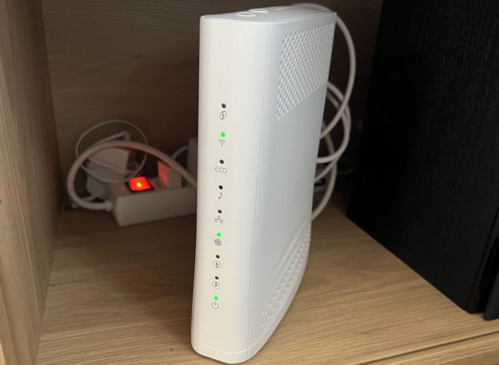 Hiper router i skab